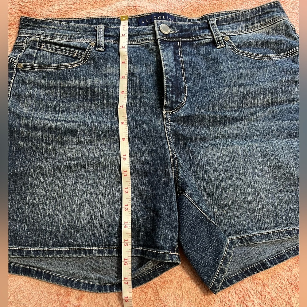 #212 Bandolino denim shorts - Picture 4 of 8